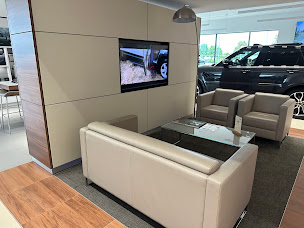 Photo n°8 de Land Rover La Roche-sur-Yon - Premium R.C.O à La Roche-sur-Yon (Concessionnaire automobile)