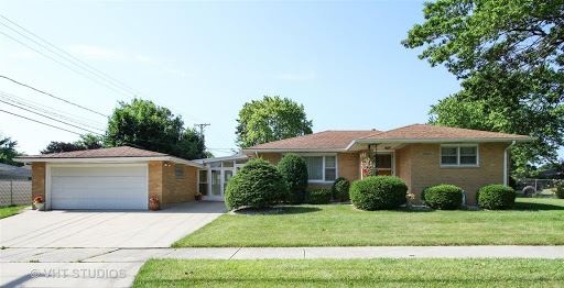 Anne Hazen, Realtor with Baird & Warner - Thumbnail