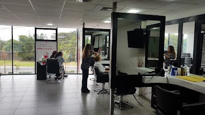 Photos of Gustavo's Peluquer&iacute;a