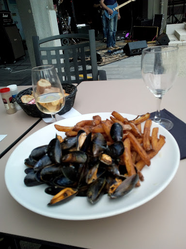 Photo 3 - Le Bistrot De La Fontaine