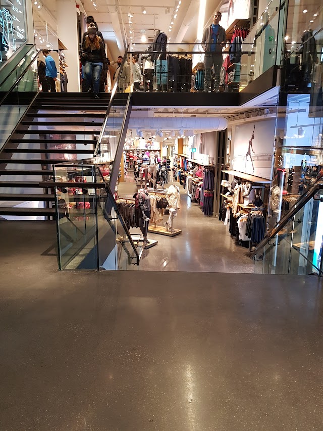 Under Armour Amsterdam Store