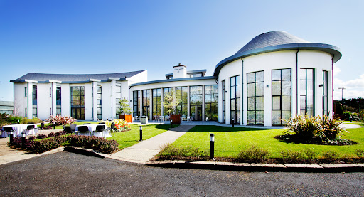 La Mon Hotel & Country Club