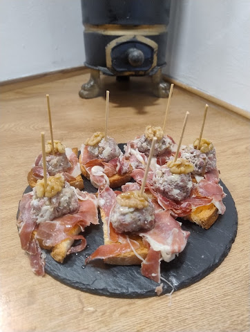 BAR El Limpia. by null