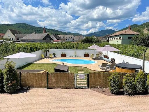 Photo de Alsacebnb - Gîte 12 personnes dans le vignoble - Piscine privée chauffée & Spa