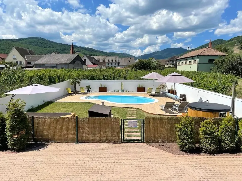Alsacebnb - Gîte 12 personnes dans le vignoble - Piscine privée chauffée & Spa