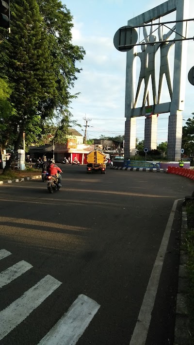 Photos of Monument roundabout Tigaraksa