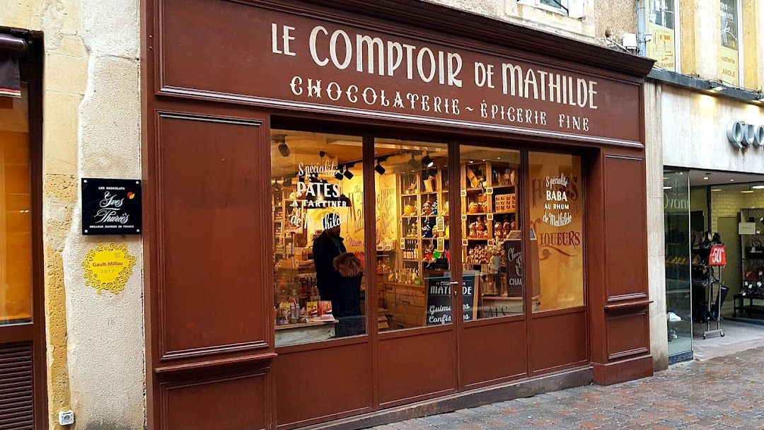 Le Comptoir de Mathilde rue Mirebeau, un magasin de vêtements rue