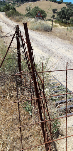 Cancela de acceso a zona de senderismo, pesca. - Thumbnail