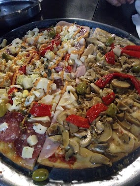 Shaggui's Pizza, Author: Maria Fernanda Perez