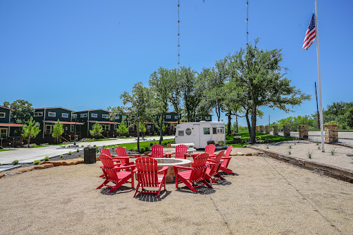 Camp Quitcherbichin' - Visual