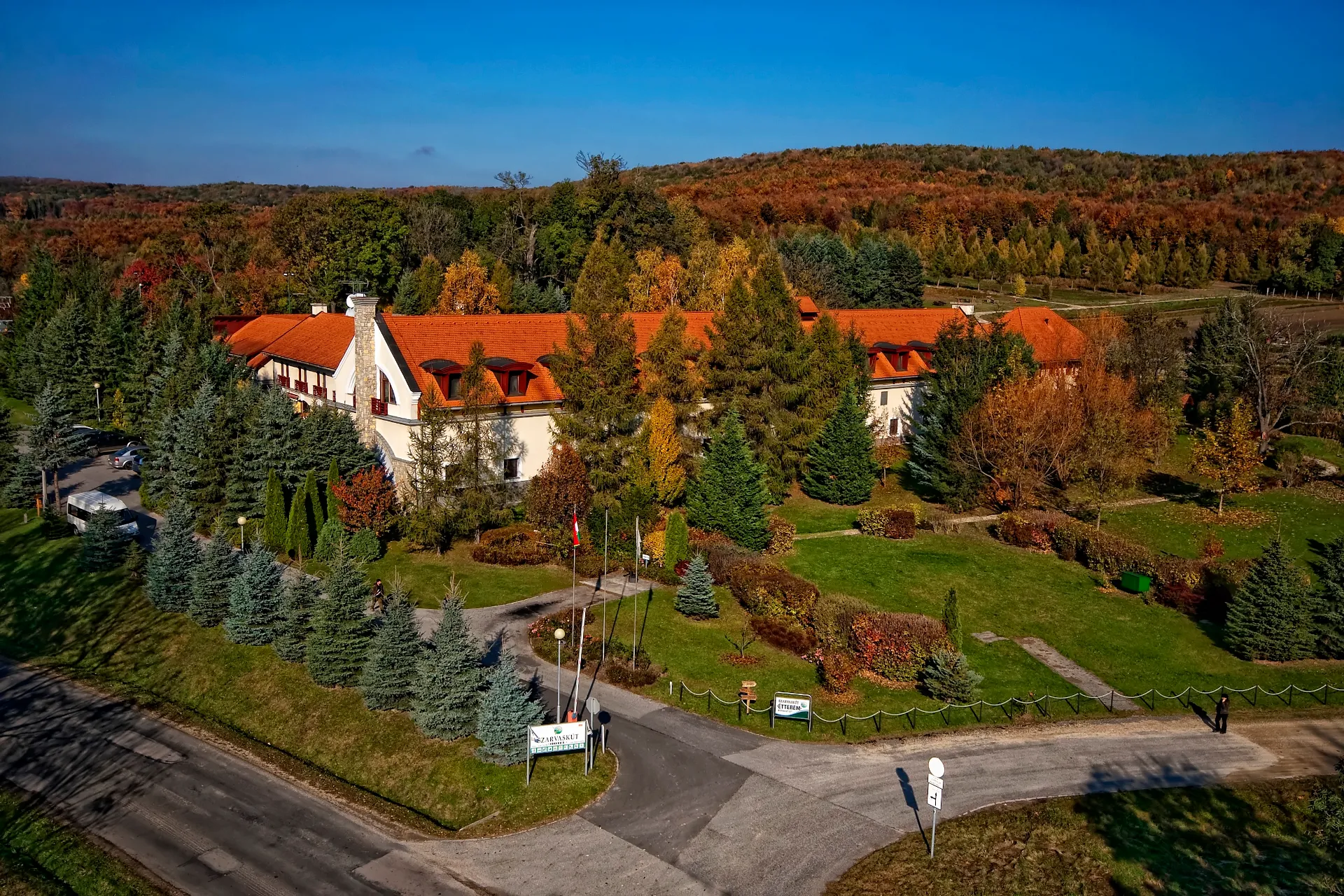 Hotel Szarvaskút Wellness és Kemencés Étterem - Szarvaskút Vendégpark