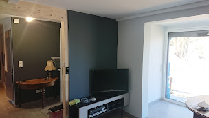 Photo n°8 de MG peinture à Vaux-et-Chantegrue (Peintre en bâtiment)