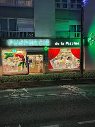 Photo n°3 de Pharmacie De La Piscine à Le (Pharmacie)