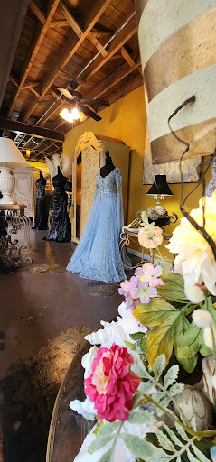 Anna's Closet Upscale Consignments - Thumbnail