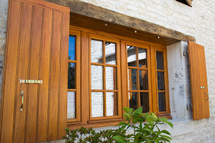 Photo n°4 de MENUISERIE GUIBERT à Thaims (Atelier de menuiserie)