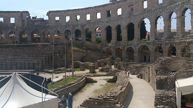 Pula Arena by null