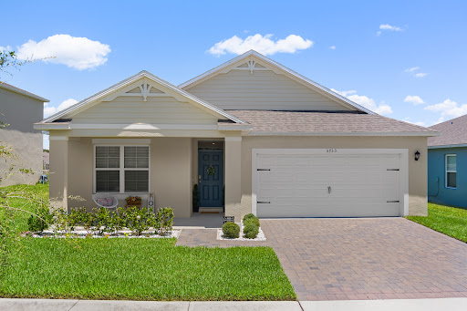 Carla Robles, WATSON REALTY CORP - Thumbnail