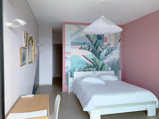 Photo de Regard-sur-mer: résidence vacances pour 8 personnes, piscine dans le Var, vue mer, proche de la plage, de Hyères à Carqueiranne (83320)