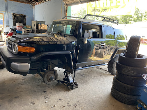 Montero tires emergency calls - Thumbnail