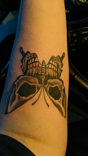 Insane Ink Tattooz, Piercing and Art Consignment Salon - Thumbnail