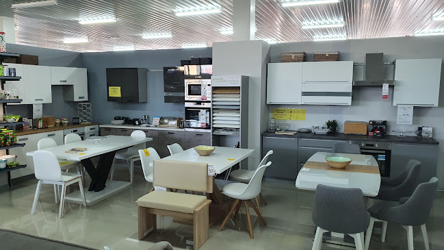 Komentarze i opinie o Europlus sp.j. Salon firmowy Black Red White