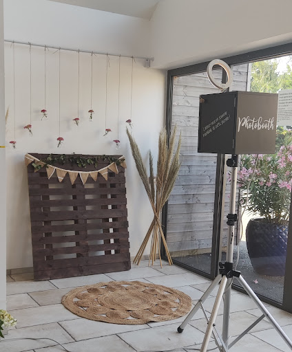 Ouest Photobooth - Location de Photobooth en Bretagne - Thumbnail