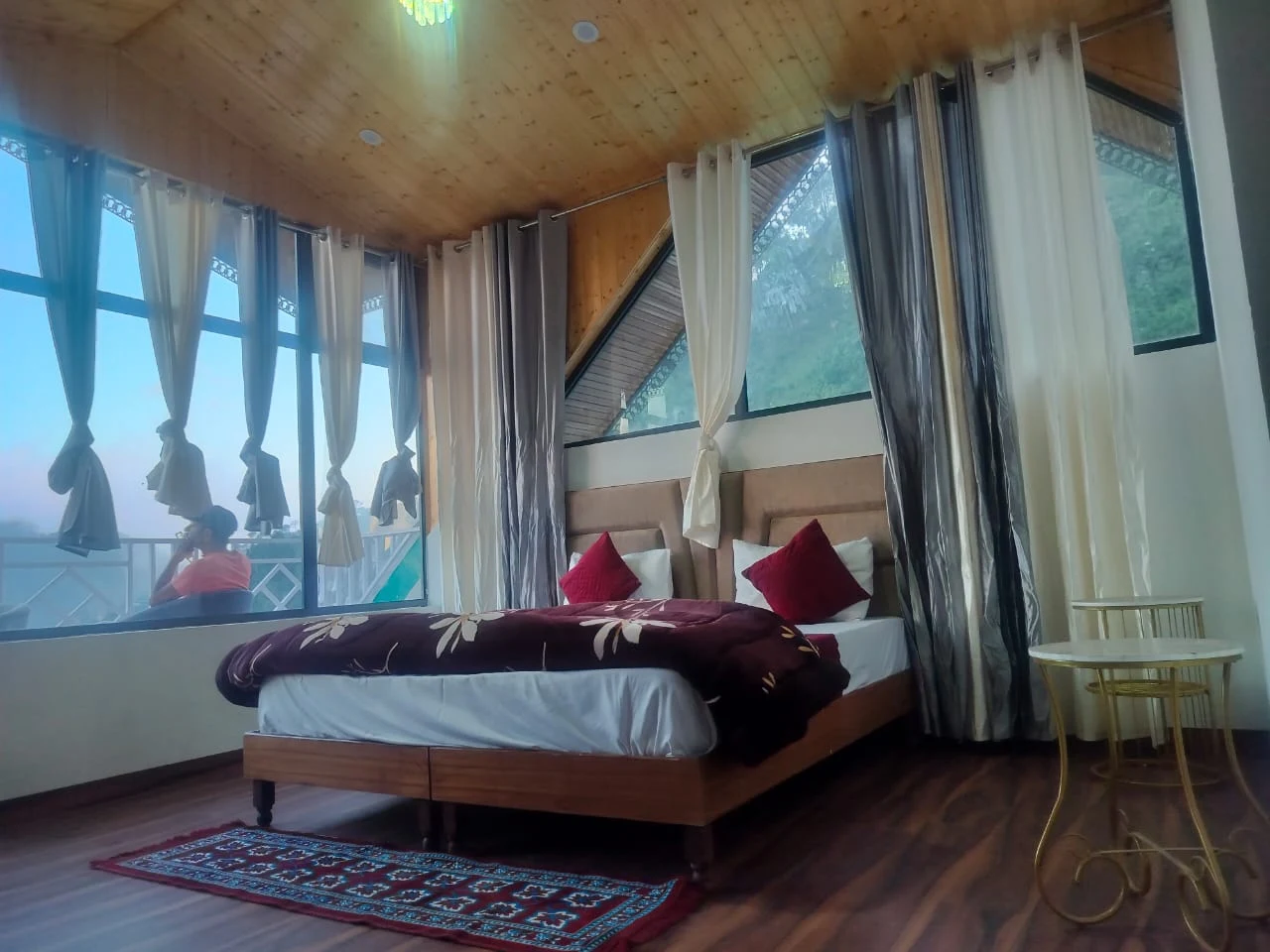 Hotel Kasauli Peak View
