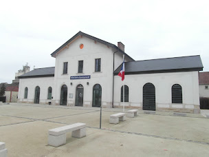 Photo n°1 de Communauté de Communes de l'Orée de la Brie à Brie-Comte-Robert (Hôtel de ville)