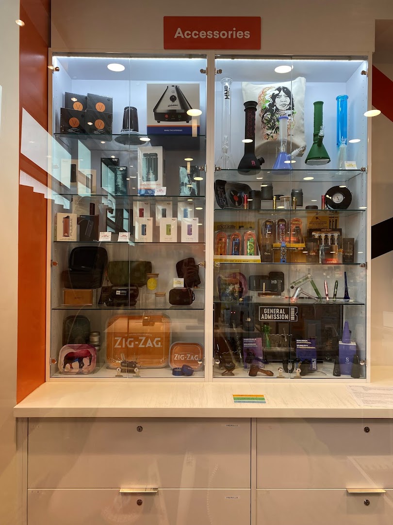 Fire & Flower Cannabis Co. | Toronto Stockyards Weed Store - photo 3