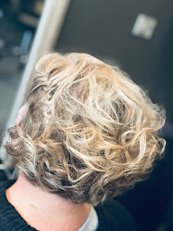 Photo n°9 de Authentique Coiffeur Visagiste Styliste à Louvroil (Salon de coiffure)