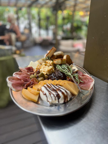 River House Wine & Bar by null