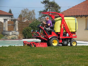 Photo n°1 de Jérômes les Jardiniers à Attignat (Entreprise de bricolage)