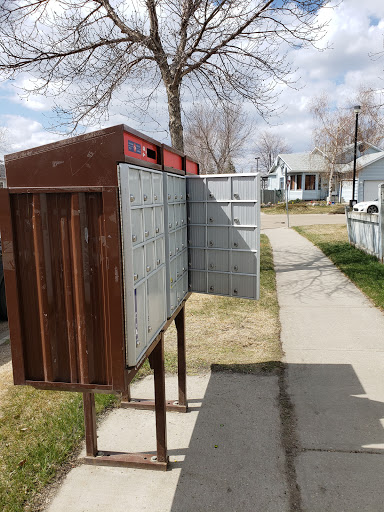 Canada Post Whitemud South Depot