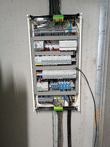 L'entreprise d'électricité - Thumbnail
