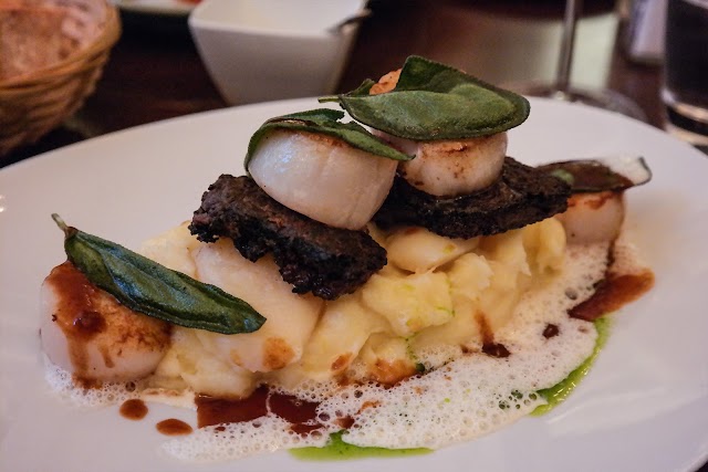 Parlin-Essen und Weinbar