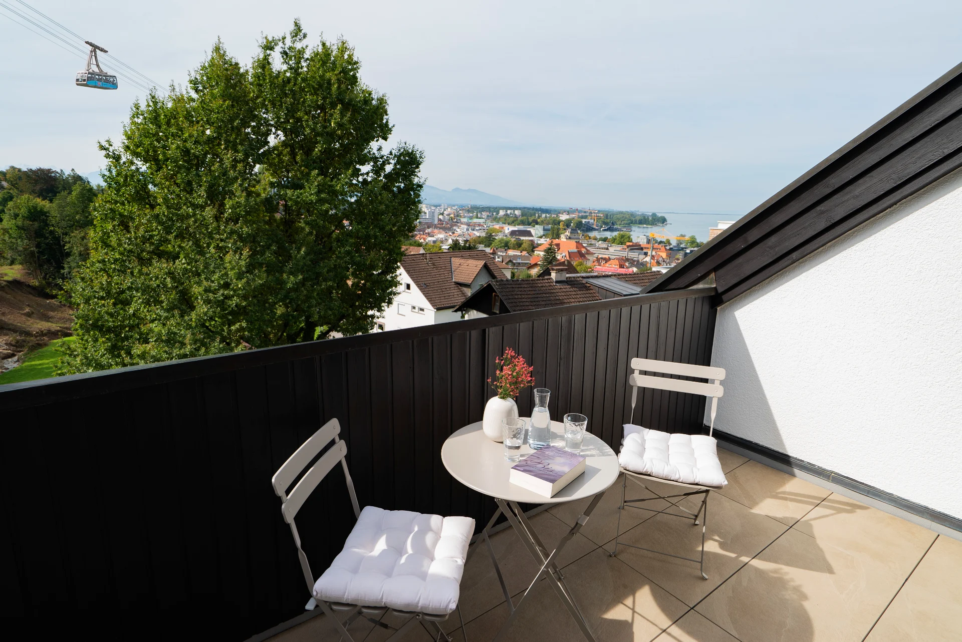 Haus4Zimmer mit Seeblick, einfacher Luxus, pur