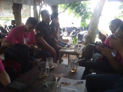 Photos of warung kopi pinggir kali