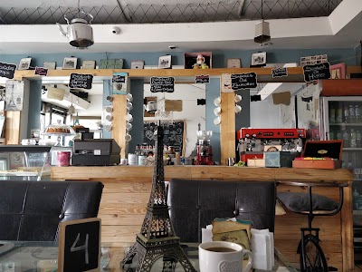 Photos of Vintage Caf&eacute; and Cupcakes