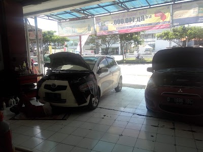 Photos of Jual Aki, Bandung, Shop&Drive Rancaekek, gratis ongkos kirim dan pasang.