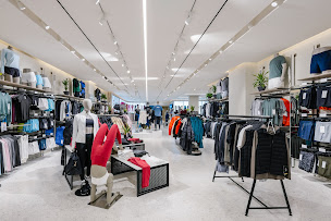 Photo n°3 de lululemon à Paris (Magasin de vêtements pour femmes)