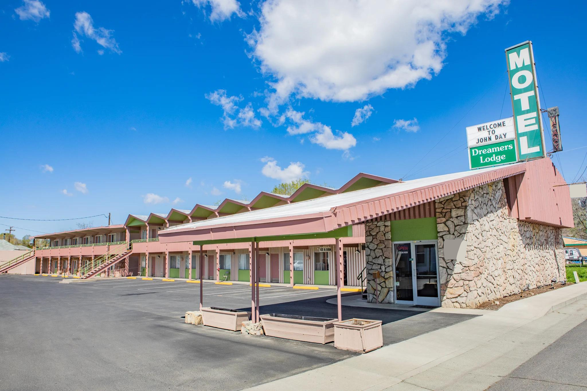 Dreamers Lodge Motel