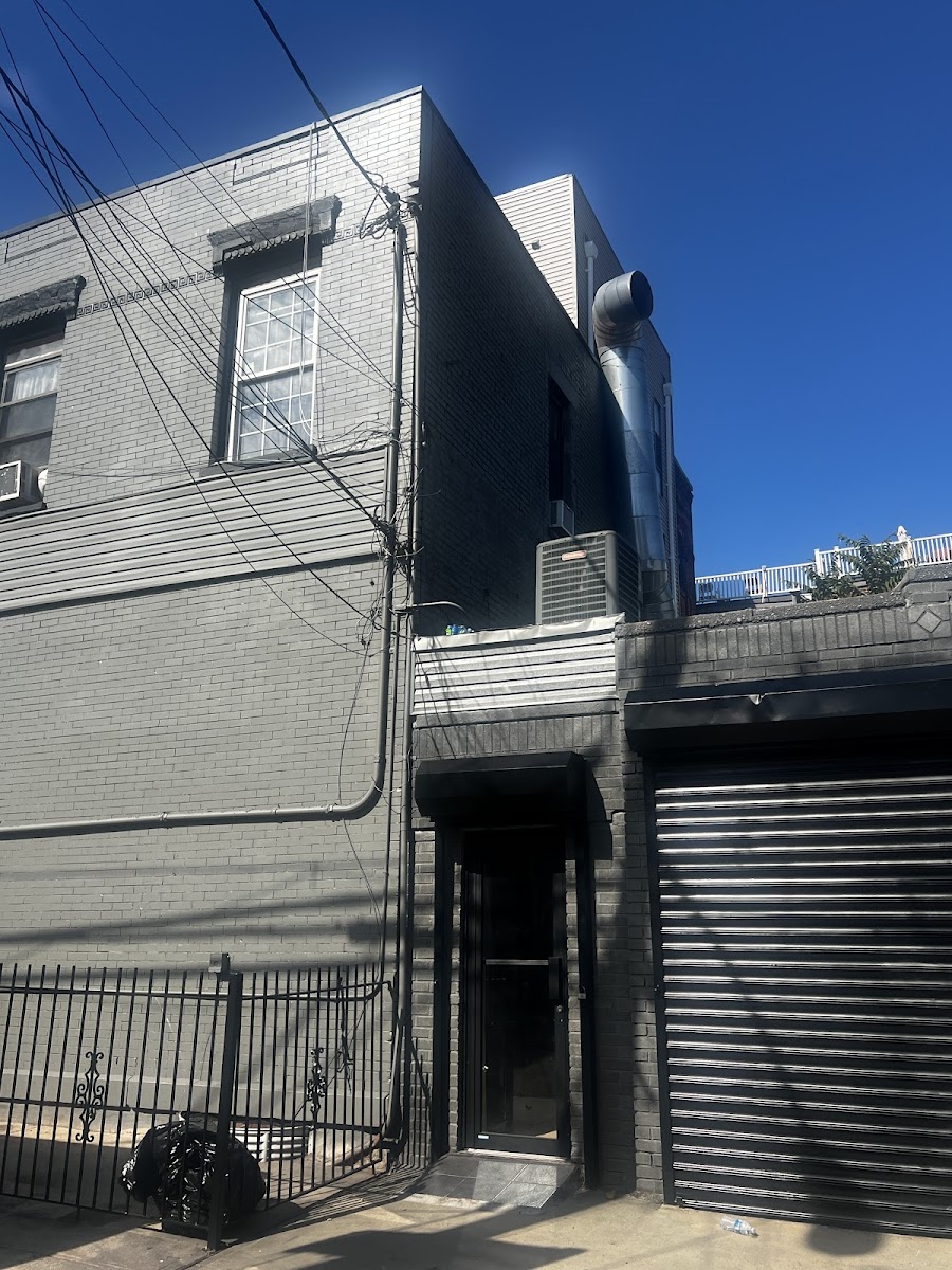 Clean laundry equipment at Friendly Laundromat in Jersey City, NJ
