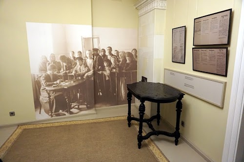 Signatories House (The House of Signatories)