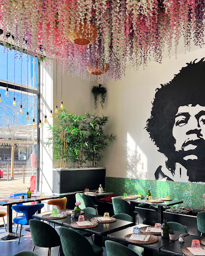 Le Hippie Chic Café - Thumbnail