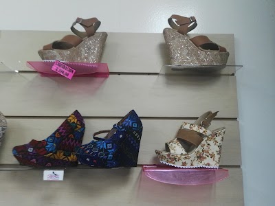 Photos of Centro Comercial Montserrat