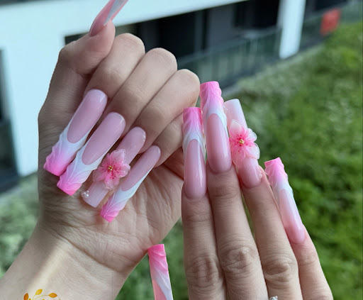 American Nails & Lashes