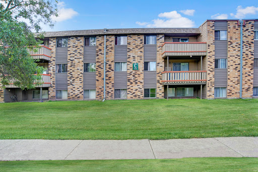 Woodsmere Apartment Homes Logo