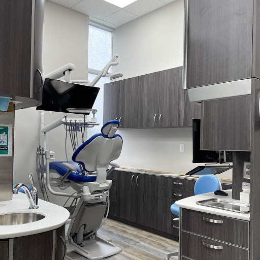T Smiles Dental Logo