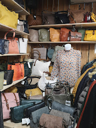 Photo n°16 de Esprit d'ailleurs à Valréas (Magasin de vêtements pour femmes)