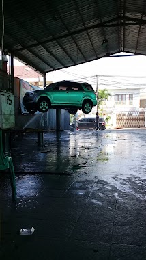 Crystal Carwash, Author: Pandu Perdana Putra